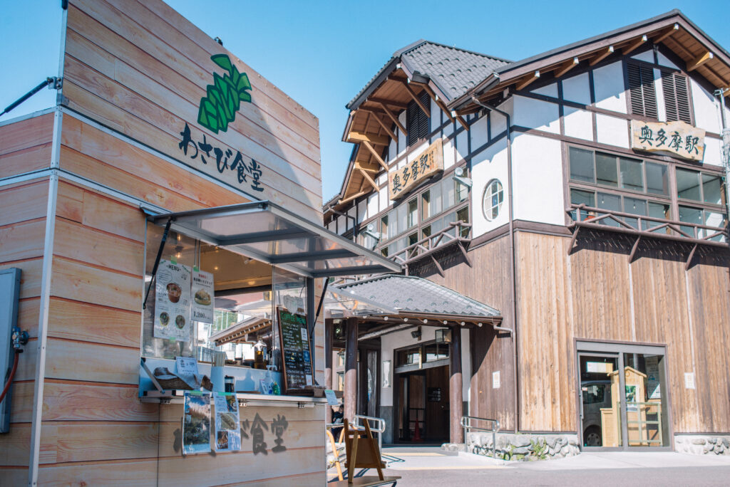 JR奥多摩駅前にて出店している「わさび食堂」